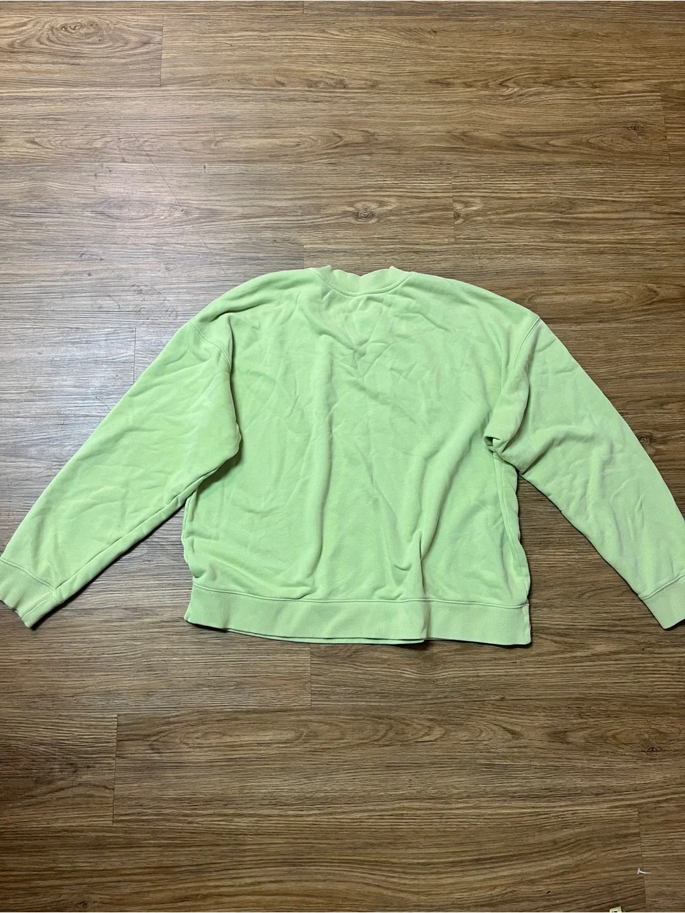Vuori Sedona Crewneck Soft Sweatshirt Lime Green Pullover Relaxed Fit Minimalist
